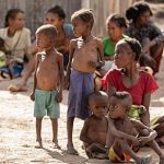Orang tua dan anak-anak paling menderita akibat kerawanan pangan di Ambovombe, Madagaskar, 12 Juni 2021, karena mereka tidak punya apa-apa selain daun kaktus untuk dimakan. (Courtesy Image: WFP/Tsiory Andriantsoarana)