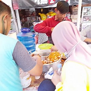 Gila! Pentol Ini Selalu Diserbu Pembeli, Hanya 3 Jam Ludes, Omset Tembus Rp2 Juta per Hari