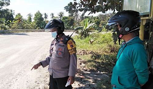 Anggota Polsek Sungai Tabuk turun ke TKP. (foto: aristi)