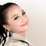 Aurelya Ratamchia Dewanda alias Aurel Dewanda