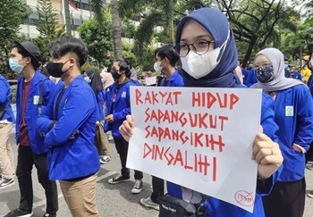 Demo mahasiswa di Kota Banjarmasin. (foto: yanda)