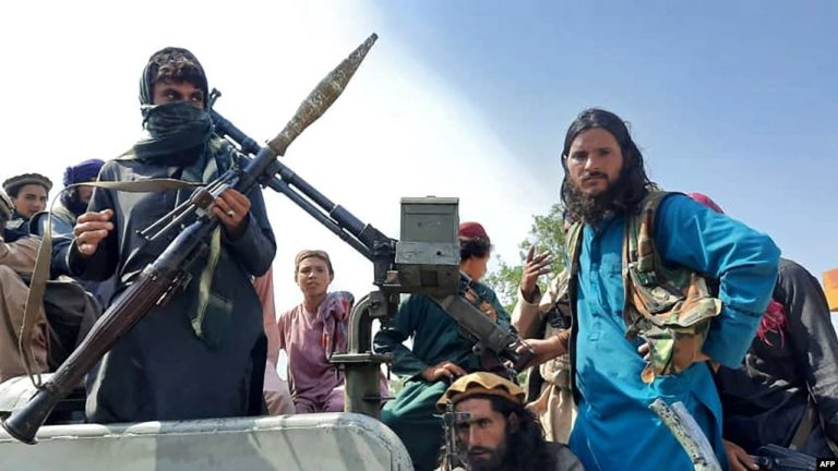 Gerilyawan Taliban merebut kembali kekuasaan di Afghanistan, 20 tahun setelah invasi AS menggulingkan mereka dari kekuasaan