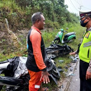 Diduga Dompet Terjatuh, Dua Pengendara Alami Kecelakaan