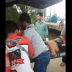 Korban saat dievakuasi ke rumah sakit. (fotoL istimewa)