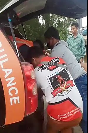 Korban dievakuasi ke rumah sakit. (foto: istimewa)