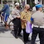 Aksi anggota Polsek Banjarmasin Utara. (foto: yanda)