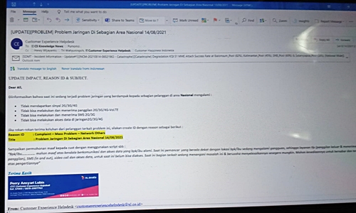 Email pengumuman gangguan jaringan XL dan Axiata yang ditunjukkan ke Jurnalis koranbanjar.net (foto: leon)