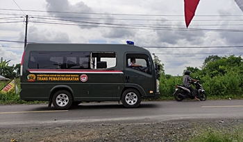 Minibus milik Kemenkumham. (foto: faqih)