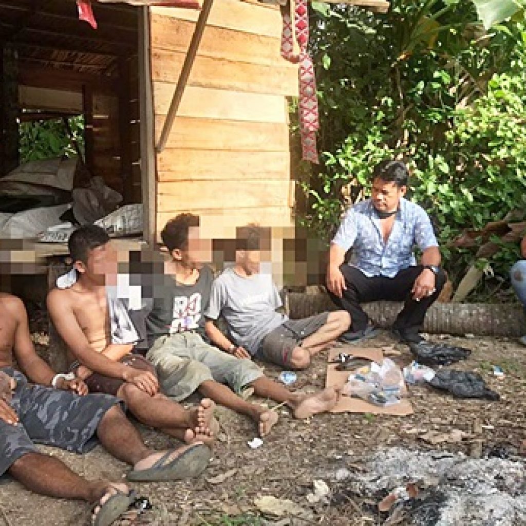Polisi Bekuk Komplotan Pengedar Sabu di Labuan Amas Utara HST   