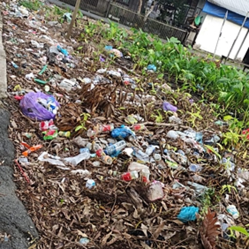 Lagi-lagi Sampah Berserakan di Kota Marabahan, Warga; Dulu Ada Tong Sampah, Sekarang Tak Ada