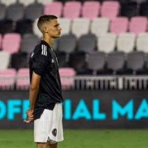 Anak David Beckham Jalani Debut Profesional, Neville Terkesan