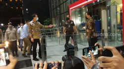 Ngaku Isoman hingga Akhirnya Ditangkap KPK, Azis Syamsuddin Ternyata Negatif Covid-19. Wakil Ketua DPR RI Azis Syamsuddin setelah dijemput paksa dan digelandang ke KPK. (Raihan Hanani)