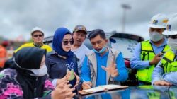 Abdul Rahim, Camat Satui Bersama Warga inspeksi, ke lokasi settling pond Perusahaan Tambang Batubara di Batulici. (foto: istimewa)