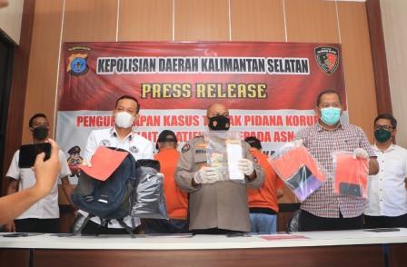 Polda Kalsel melakukan juma pers penetapan tersangka pengadaan alkes di RSUD Ulin Banjarmasin. (foto: dok Polda Kalsel)