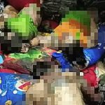 Tiga korban tertimbun di antara tumpukan pakaian (konveksi). (foto: ist)