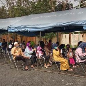 Antrean Vaksinasi Berlangsung Sejak Subuh di Cempaka