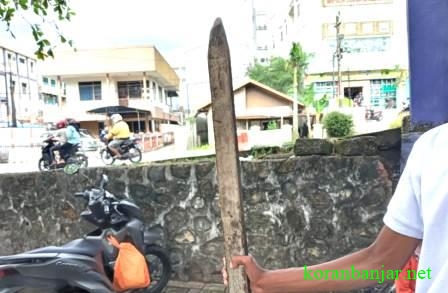 SENJATA – Senjata yang sering digunakan pada tawuran di Kota Banjarmasin.