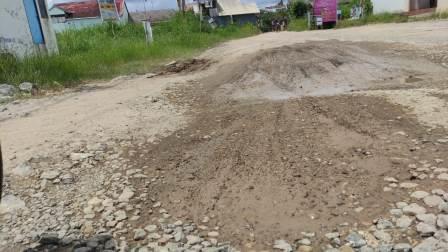 Kondisi jalan H.Anang Maskur rusak parah (foto:koranbanjar.net)