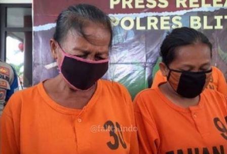 Dua emak-emak mencuri susu dan minyak kayu putih di Blitar [Foto: tangkapan layar Instagram]