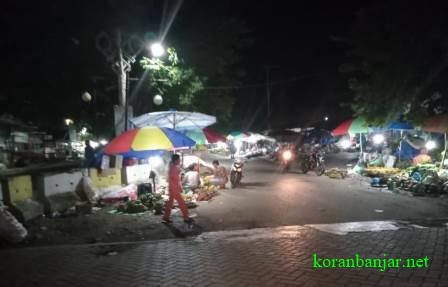 Pasar Subuh di Kota Barabai, Kalsel. (foto: ramli)