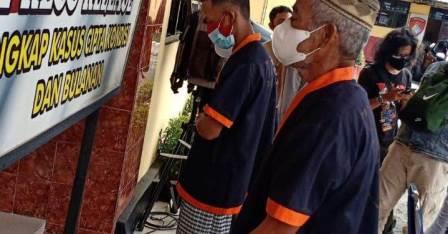 Tersangka setubuhi anak tiri diamankan Polres Kobar. (foto: Borneo24/koranbanjar.net)