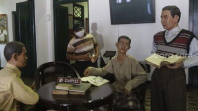 Sejarah Sumpah Pemuda Lengkap dengan 10 Tokoh dan Isi Teks Original