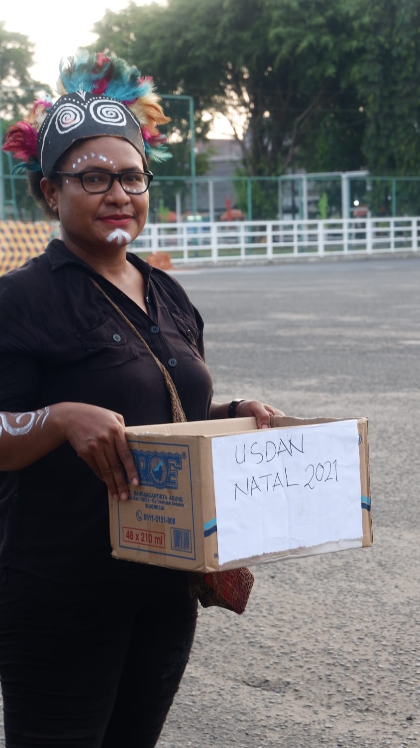 Gelar tarian Papua, sejumlah mahasiswa Papua coba galang dana rayakan Natal. Foto: kbnet/andy