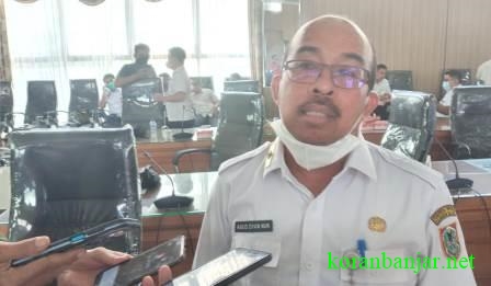 Kepala Badan Keuangan (Kaban) Daerah Provinsi Kalimantan Selatan, Agus Dyn Noor saat diwawncarai sejumlah wartawa.(foto: leon)