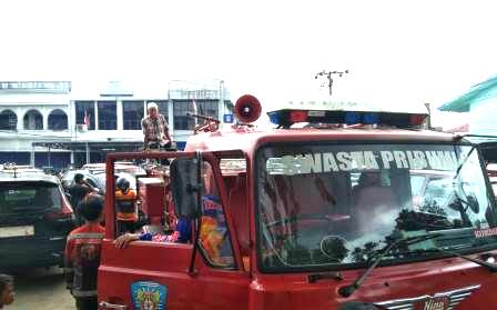 BPK – Mobil BPK seusai melakukan pemadaman terhadap 7 bangunan yang hangus.(foto: yanda)