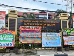 Pengungkapan Pinjol Ilegal, Polda Kalsel Dipenuhi Papan Ucapan