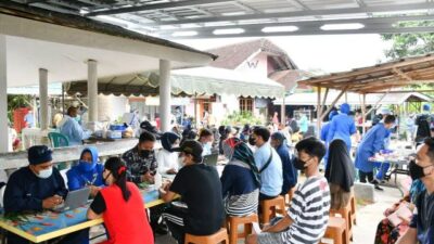 Percepat Vaksinasi Covid-19, Ratusan Warga Guntung Manggis Landasan Ulin Divaksin