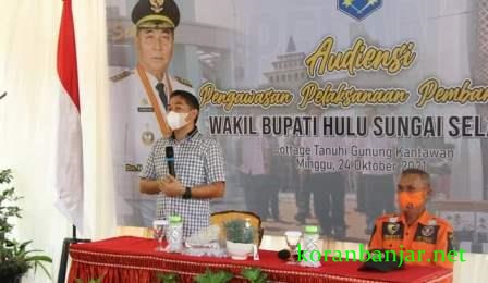 Pemkab HSS memberikan apresiasi kepada Tim Relawan Daha. (foto: kominfo)