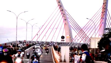 Jembatan Sungai Alalak mulai dibuka kembali. (foto: ist)