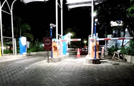 Portal di pintu masuk Pasar Keramat Barabai. (foto: ramli)