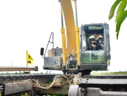 Supian HK Turun Langsung Meninjau Normalisasi Lahan Pertanian di Amuntai