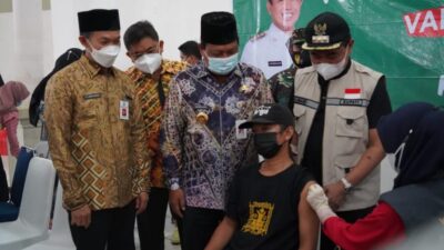 Bupati Zairullah Dampingi Paman Birin Monitoring Vaksinasi