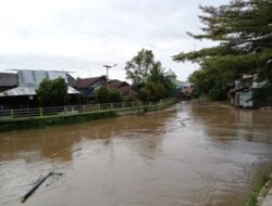 Hujan Mengguyur Pegunungan Kabupaten HST, Air Sungai Mulai Meluap