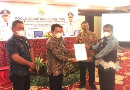 DISKUSI – FGD yang digelar untuk percepatan Unit Kerja Kantor Imigrasi di Balangan.(foto: humas)