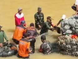 Jembatan Desa Alat Putus, TNI, BPBD serta Warga Kembali Bangun Jembatan Darurat