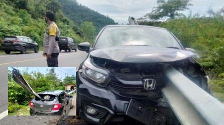 Mobil Tertusuk Besi Pembatas Jalan di Aceh.(Antara)