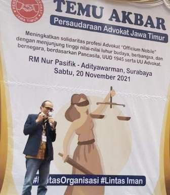 Advokat Kalsel, Supiansyah Darham, SE, SH saat memberikan sambutan mewakili peserta. (foto: dok pribadi)