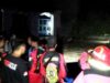 Relawan melakukan pencarian terhadap tiga korban tenggelam di Bendungan Batang Alai Timur, Kabupaten HST, Kalsel.