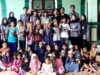 GMI Kabupaten Banjar berfoto bersama anak-anak di Desa Rantau Bujur, Kecamatan Aranio, Kabupaten Banjar. (foto: GMI)