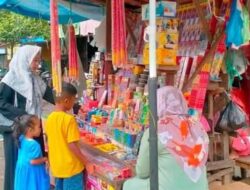 Ternyata, Penjual Petasan Eceran Mendapat Izin Dari Seseorang yang Disebut ‘Bos’