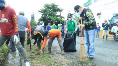 Wali Kota Aditya Terlibat Gotong Royong di Guntung Payung