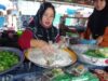 Dagangan kue khas Banjar di Kota Martapura, Kalsel.