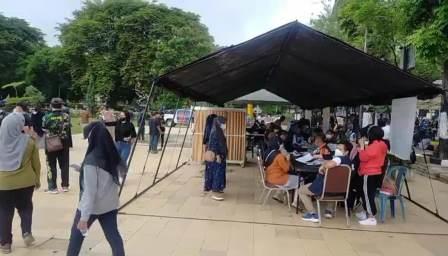 Vaksinasi yang digelar Dinkes bersama TNI-Polri.