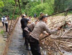 Pasca Banjir Balangan, TNI dan Polri Sinergi Masyarakat Bersihkan Sampah