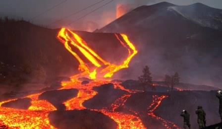 Gunung berapi di Kepulauan Canary, Spanyol telah meletus selama 85 hari (foto: dok).