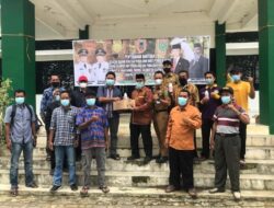Petani Karet di Tanah Bumbu Menerima Bantuan Pembeku Lateks
